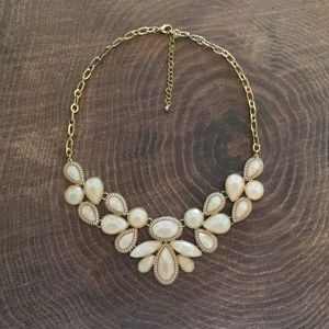 Cream jewel necklace